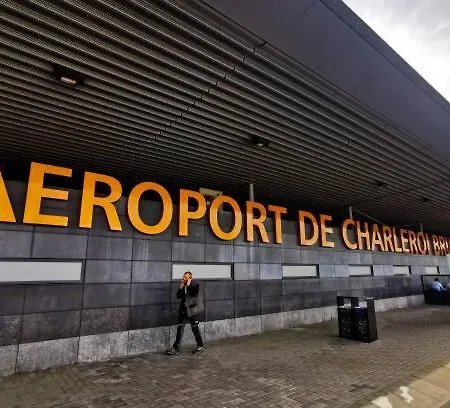 Station 82 D Charleroi-airport Apartment