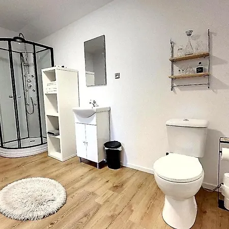 Station 82 D Charleroi-airport * Charleroi